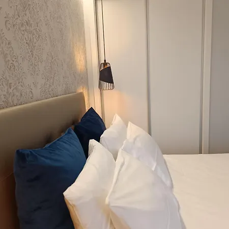 Luxury And 2 Parking Spaces Διαμέρισμα *